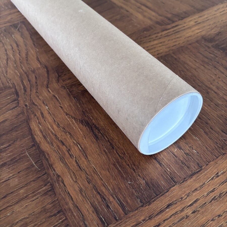 Tubo de cartón rígido cerrado, listo para el envío